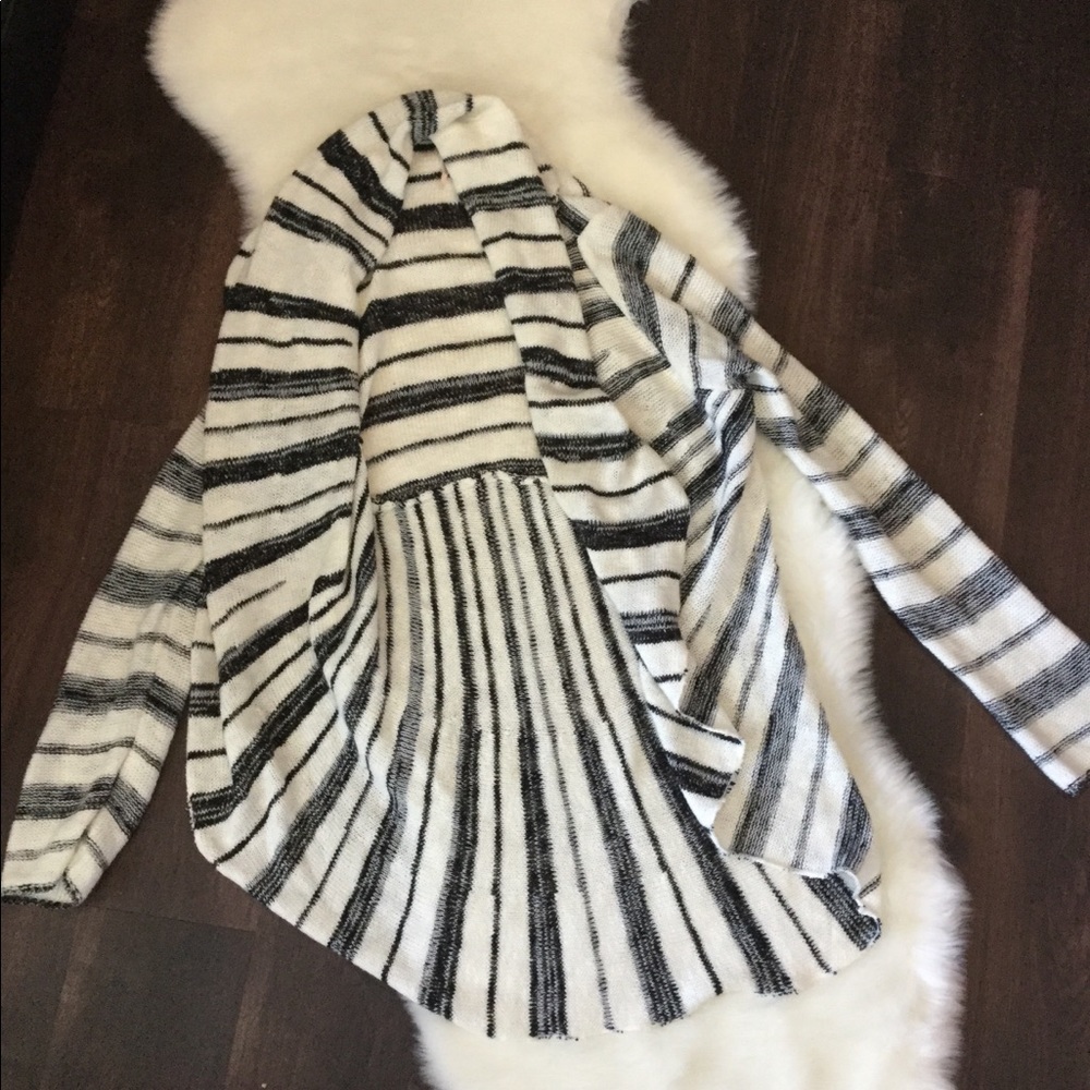 White&black stripped cardigan